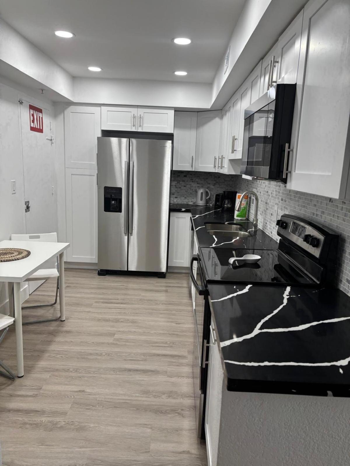Tide Hollywood Apartment Bagian luar foto